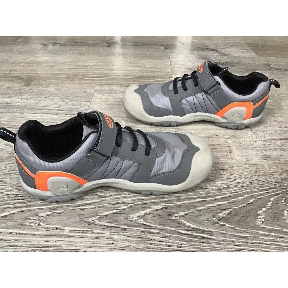 KEEN Knotch Peak Kids Size 4 Lightweight Durable Sneakers #1025959 Gray
